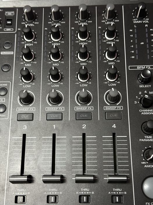 Диджейски пулт Denon SC Live 4