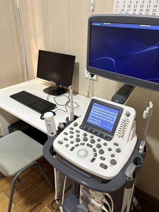 Zamonaviy UTT (UZI) aparati . Xolati alo darajada . Bir kishi ishlatga