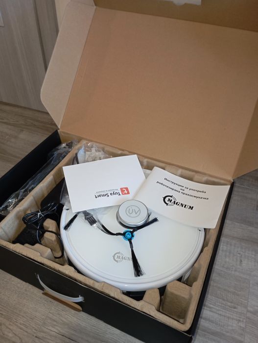 Прахосмукачка робот MAGNUM UV - UVC лампа, HEPA, бяла