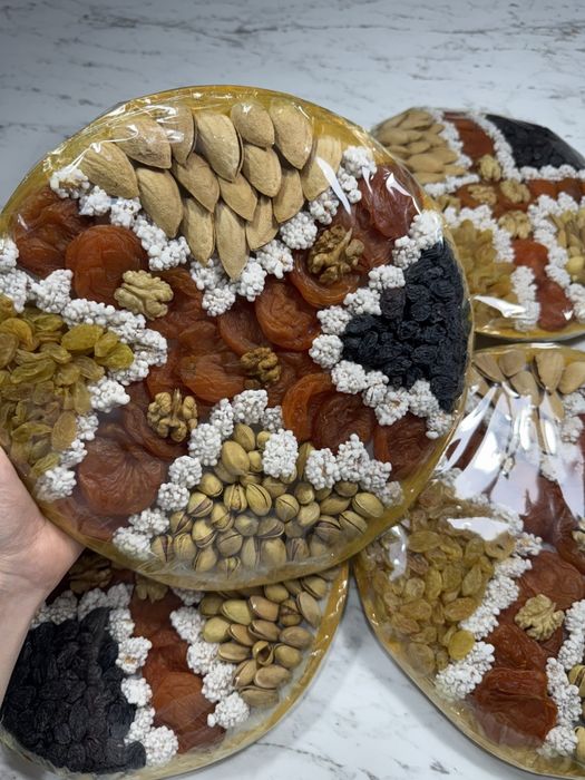 Подарочный набор из сухофруктов и орехов quruq meva yong'oq savat sovg