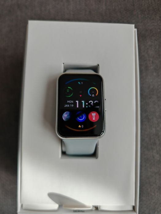 Часовник Huawei Watch fit 2