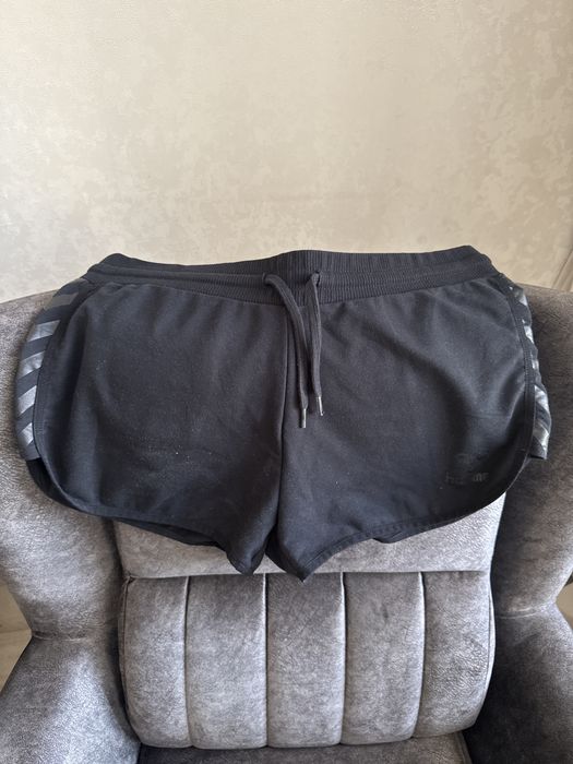 Спортивные одежда