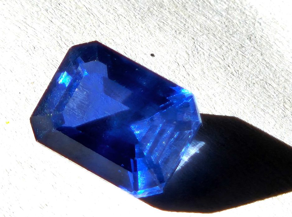 Сапфир -  фасет, 3.60к., син, прозрачен