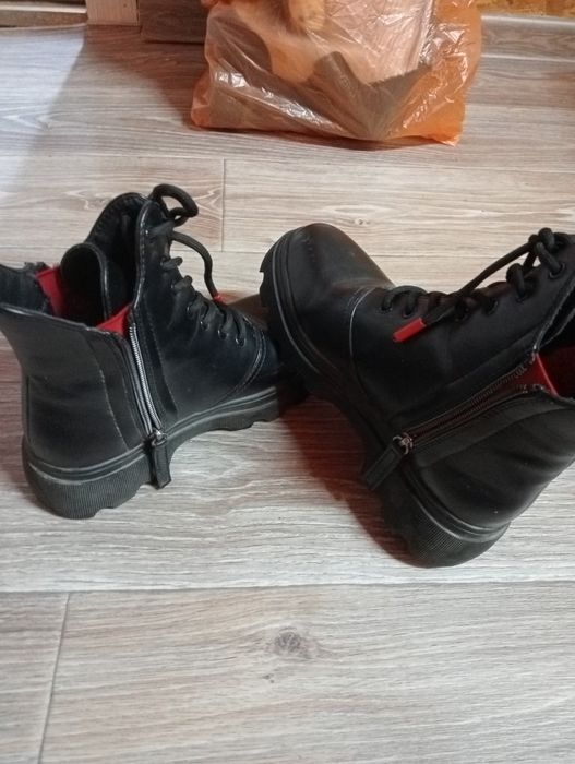 Продам женские ботинки недорого!!!