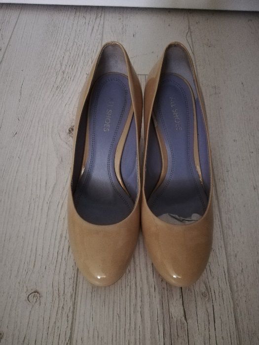 Pantofi nude de lac, marimea 37