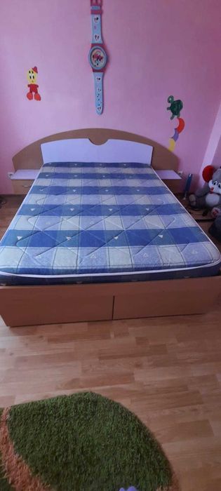 Dormitor Pat cu 2 noptiere si saltea.200x140  Sifonier cu 2 usi I200 L100
