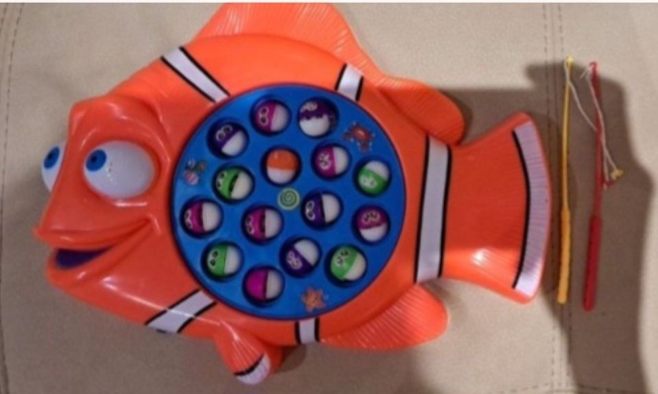 Лот от детски играчки.