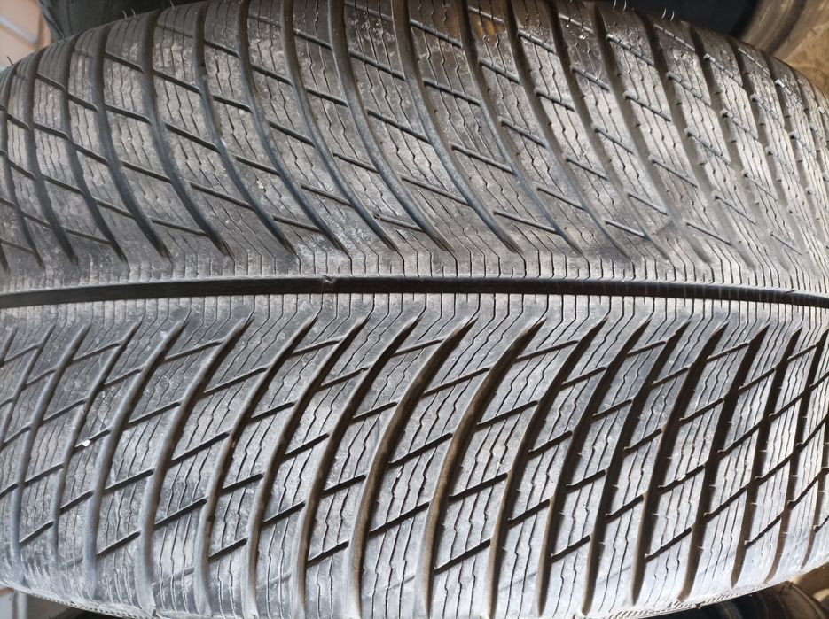 Продавам 4 зимни гуми 295/35/21 Michelin PA 5-480 евро.