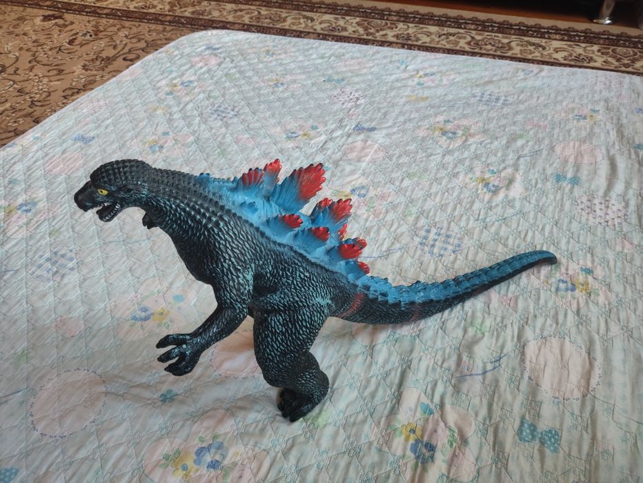 Годзилла, большая игрушка