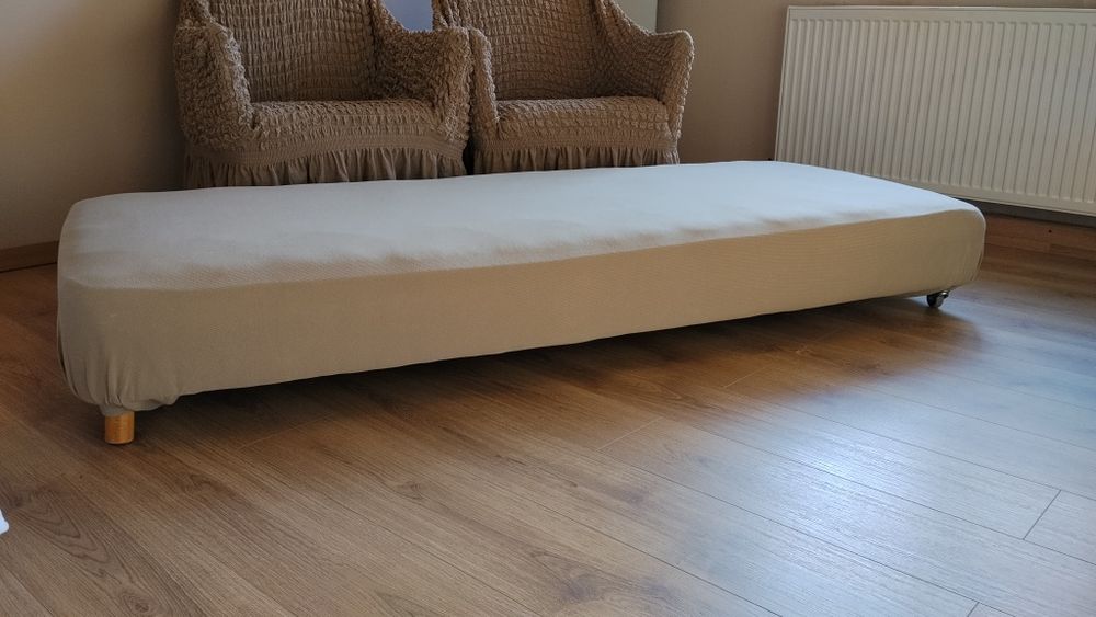 Set mobilă – Pat + 6 fotolii cu huse elastice – stare foarte bună