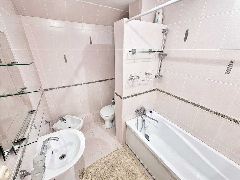 Продам 3 комн квартиру студию, на востоке