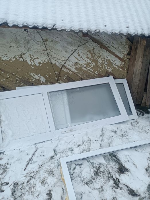Vând două uși termopan 40 lei bucata
