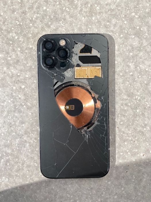 Айфон 12 про.