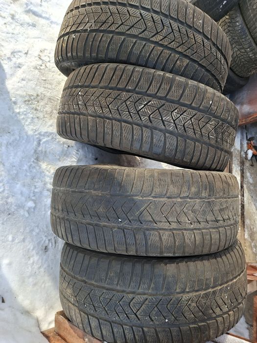 Продам шины 235/45/18 пирелли