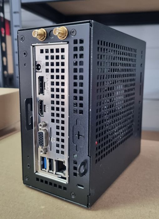 Mini PC ASRock DeskMini A300 AMD Ryzen 5 2400G Vega 11  / Fără RAM și SSD