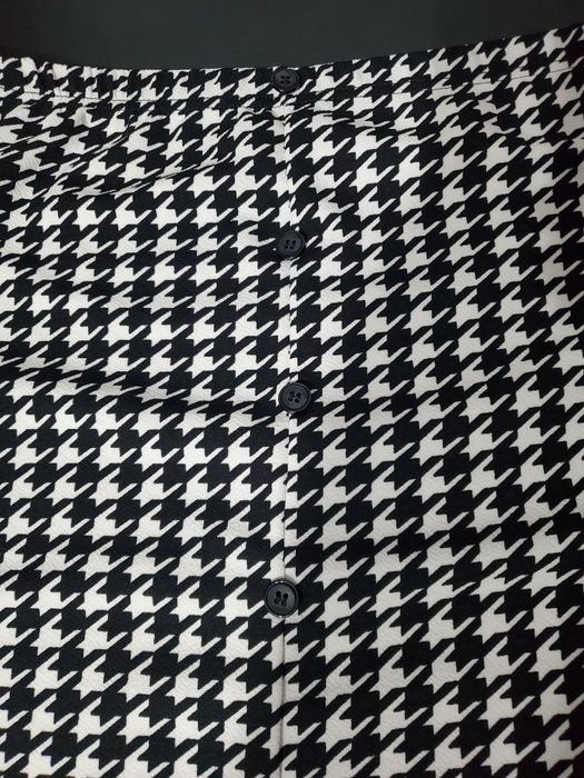 Fusta talie înaltă șliț in fata și nasturi marimea 38-40