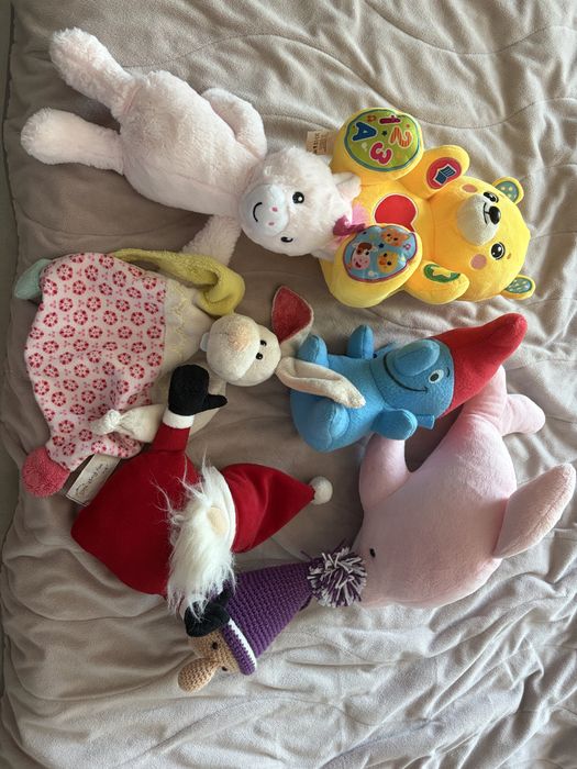 Подарявам плюшени играчки