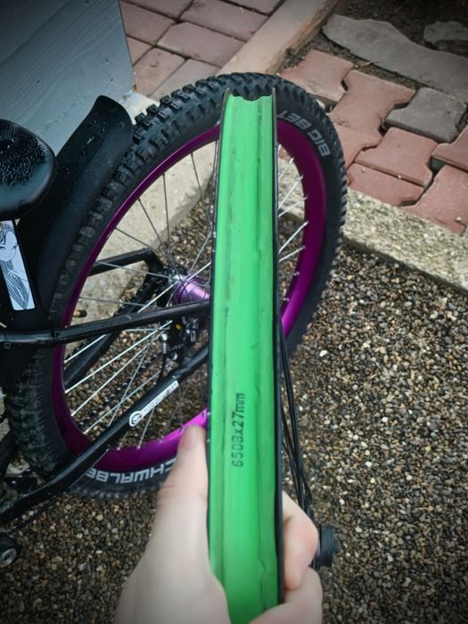 Roata Stout 27.5 fața