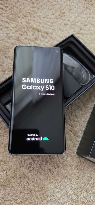 Продавам Samsung Galaxy S10 Перфектен