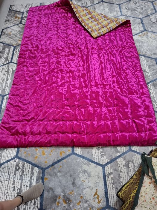 Ку'рпалар сотилади, устига ёпинадиган.