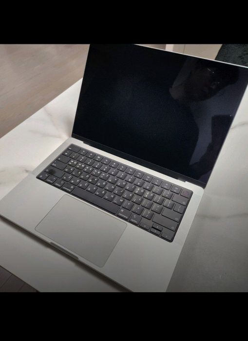 MacBook Pro M3 Pro 14 dyum silver 18GB/1TB full box sotiladi