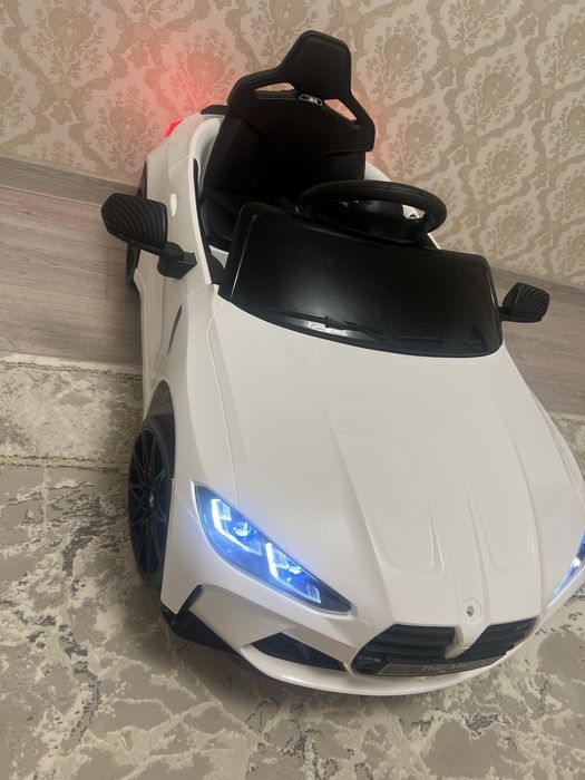 Masina electrica bmw M4