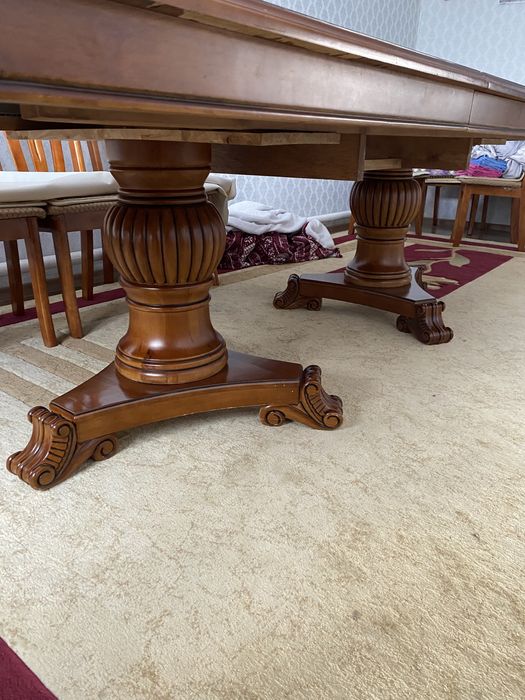 Стол гостивой Малайзия дерево