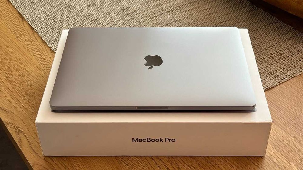 Apple MacBook Pro 13" M1, 16GB RAM / 256GB SSD, в отлично състояние