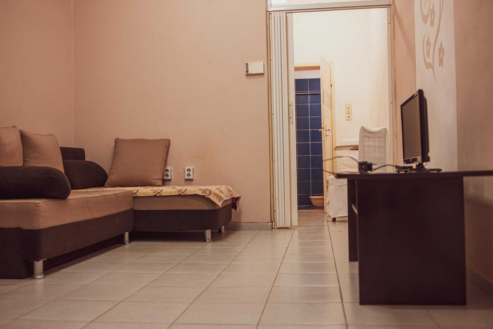 Дава се под наем Едностаен апартамент в Бургас, Център - 35 кв.м за 127.5 € - Снимка #7