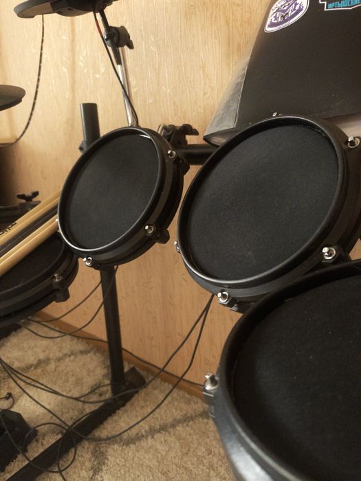 Барабанная установка Alesis