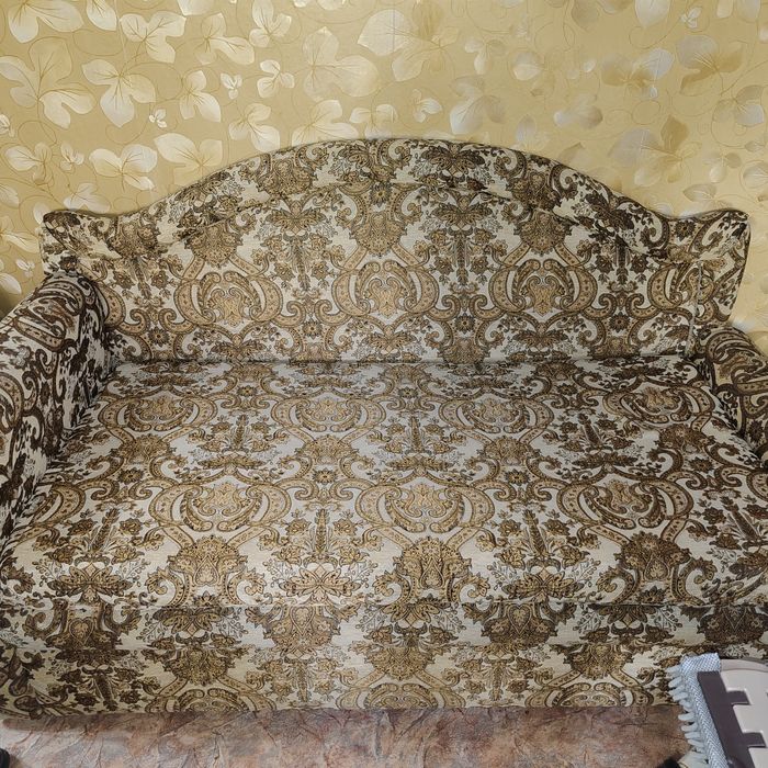 Продам диван в хорошем состоянии.