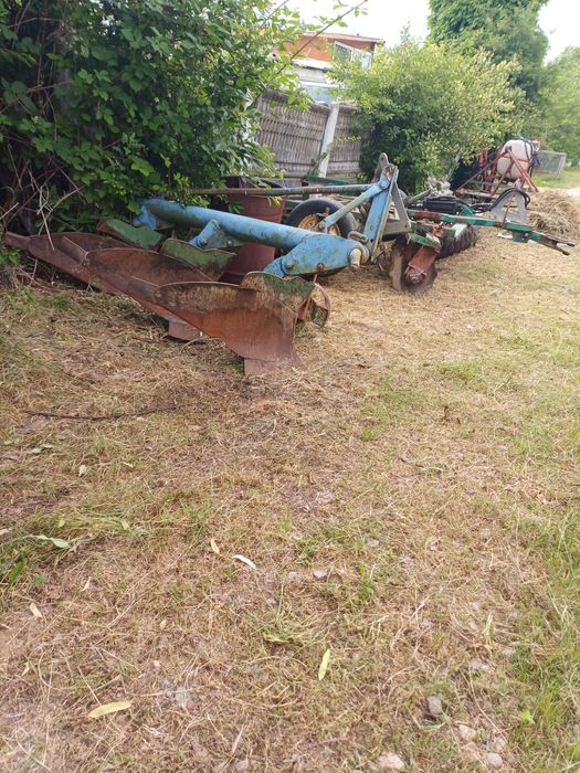 Vand utilaje pentru tractor