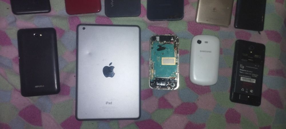 Продам телефоны и планшеты