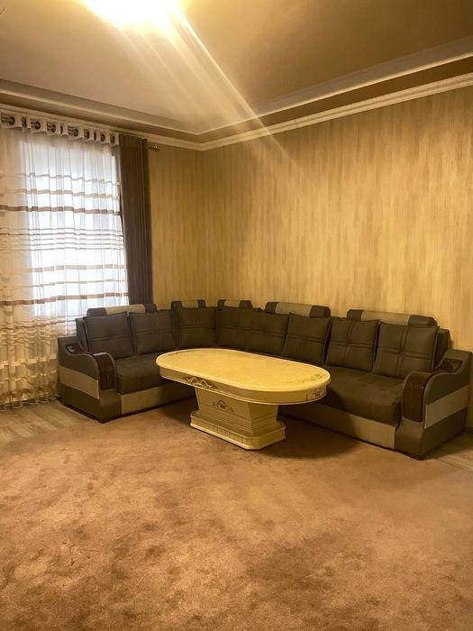 Фаргона.  Миллий банк олдида Янги курилган Дом.