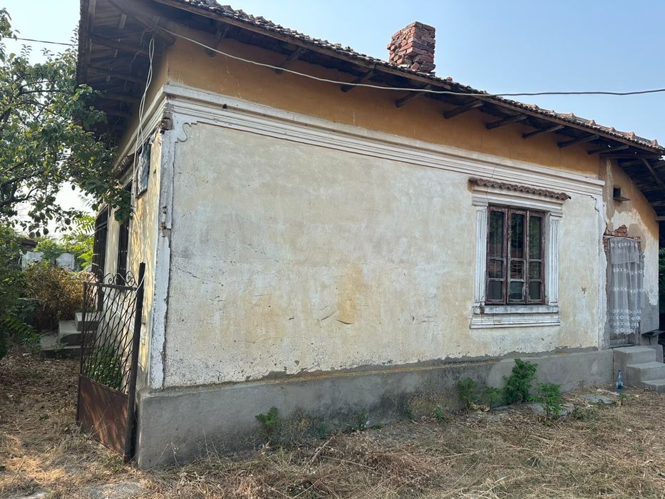 Teren si casa comuna Leu