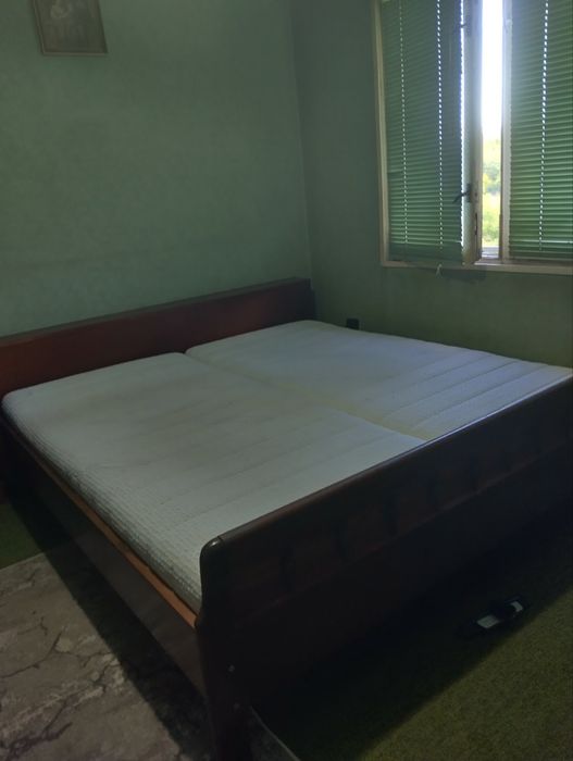 Продавам спалня с матраци