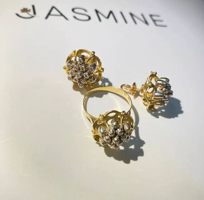 Золотые серьги с бриллиантами