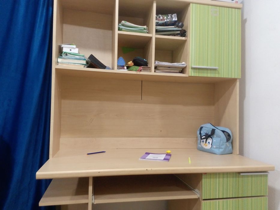 Продам детскии шкаф