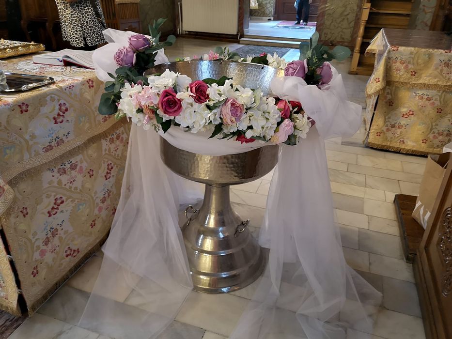 Decor cristelnita botez aranjament flori și tu