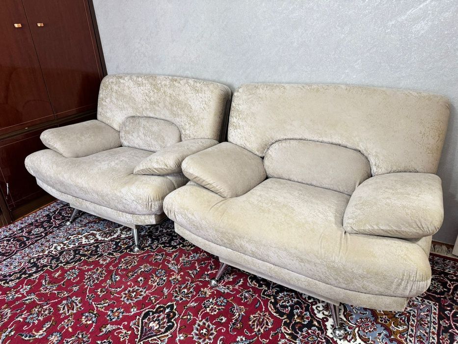 Продам диван и два кресла