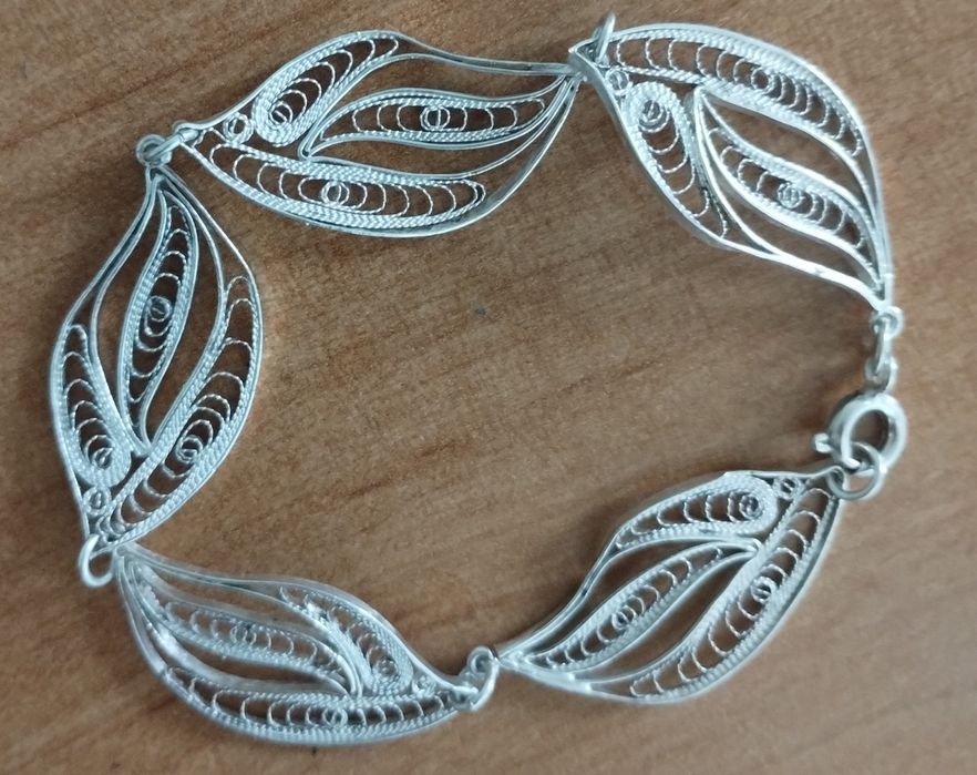 Сребърно колие и гривна
