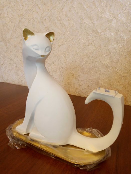 Новая статуэтка "Кошка"  с полкой подставкой для мелочей
