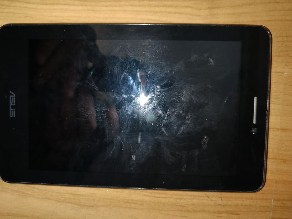 Таблет Asus FonePad 7 в отлично състояние .