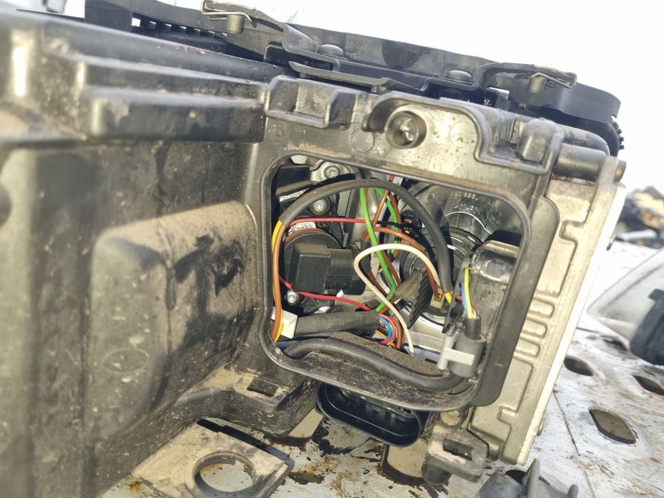 Десен фар за Ауди А8 Д3 2006г биксенот завиващ обурудван