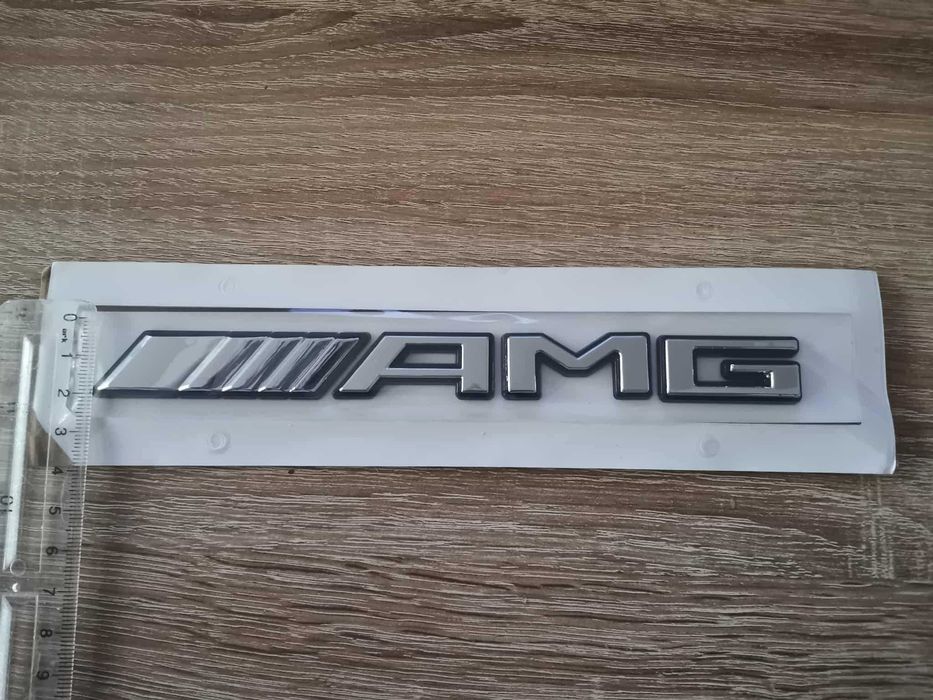 Mercedes Benz AMG сребриста емблема с черен кант