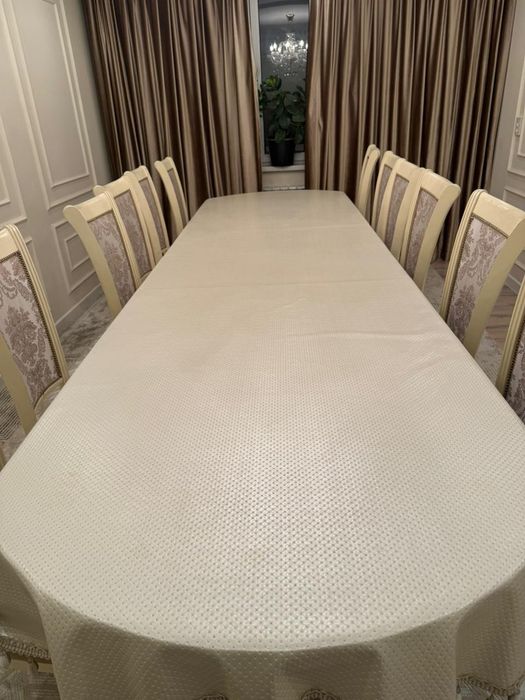 Стол со стульями