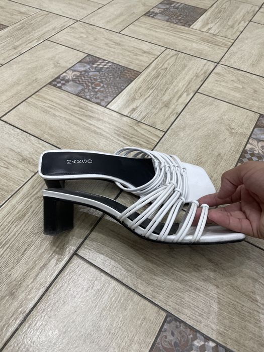 Кожаные мюли от Mango (сандали)