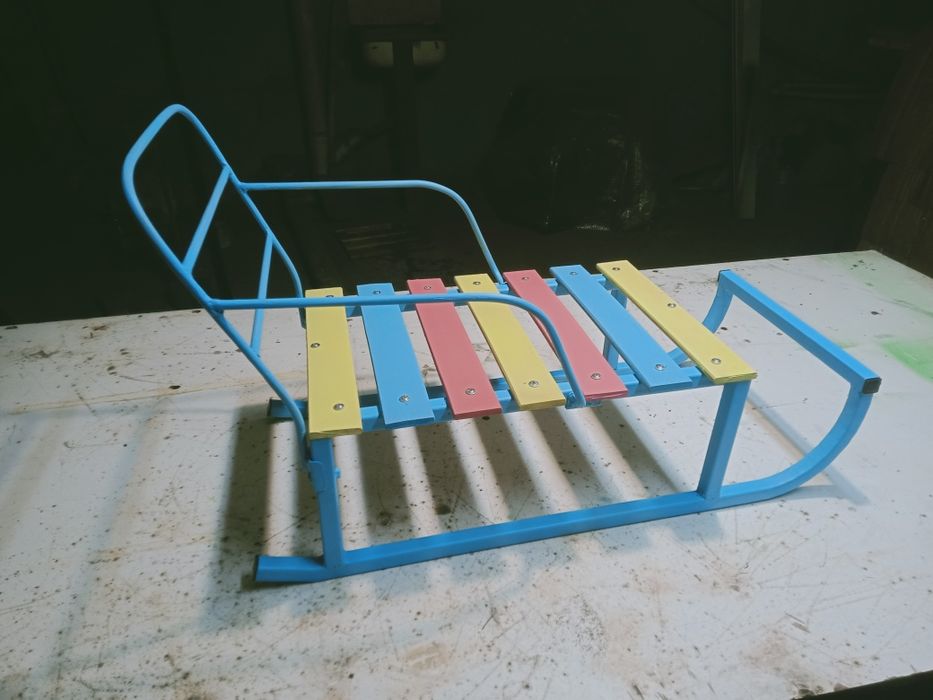 Детские новые санки.