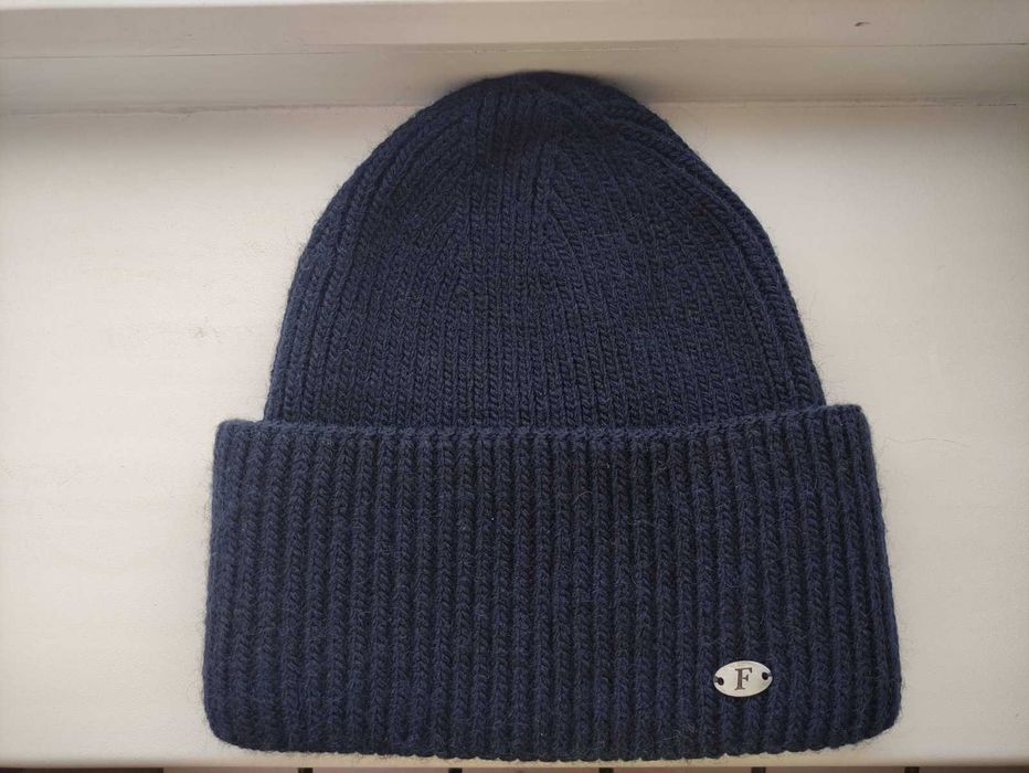 Продам шапки женские