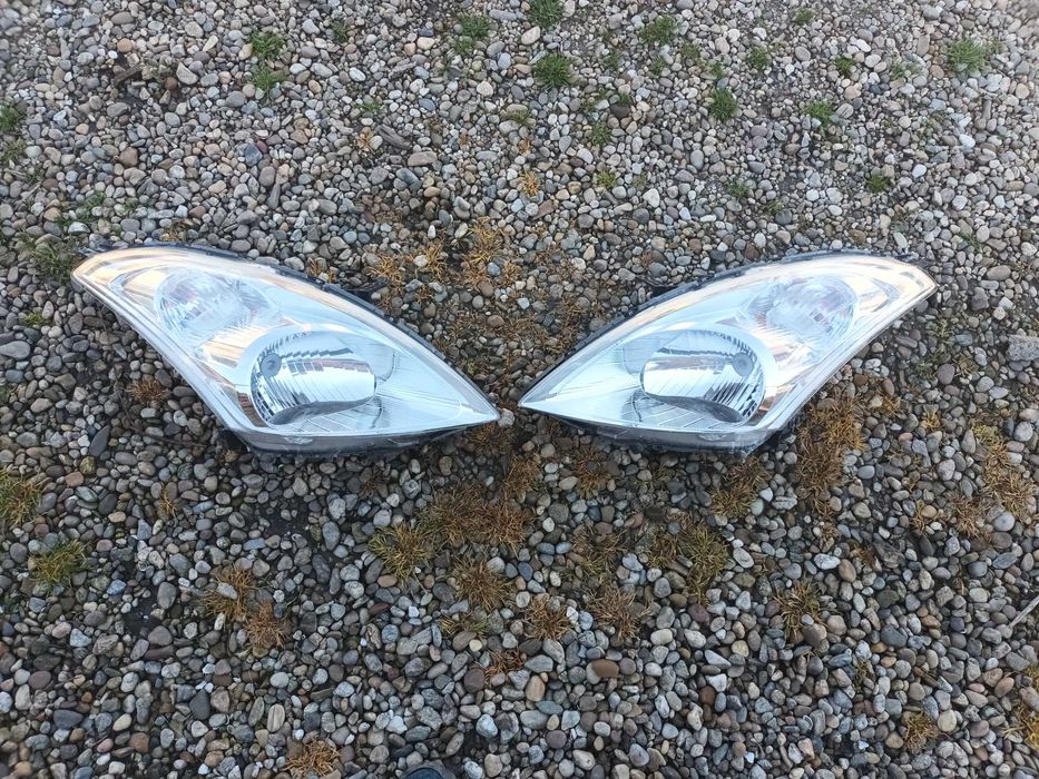 ляв и десен фар за сузуки суифт 3 SUZUKI SWIFT III цена за бройка